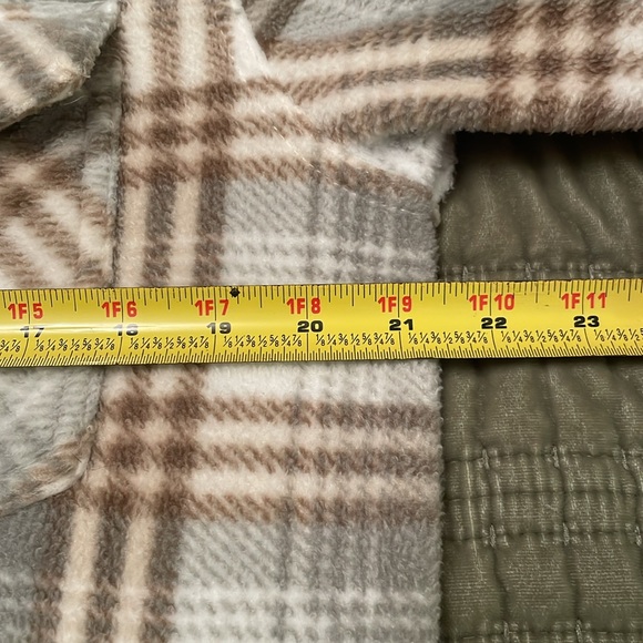 THREAD & SUPPLY Shacket Oversized Fleece Button Down with Pockets Medium - Picture 9 of 13